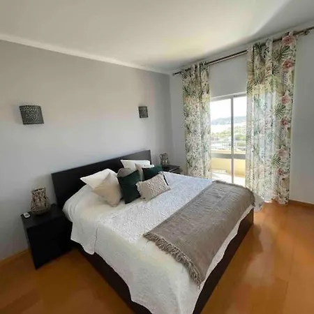 2 Bed Beachfront With Pool And Ocean View Apartament Portimão