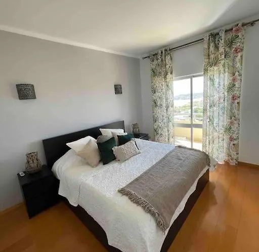 2 Bed Beachfront With Pool And Ocean View Apartment Portimão